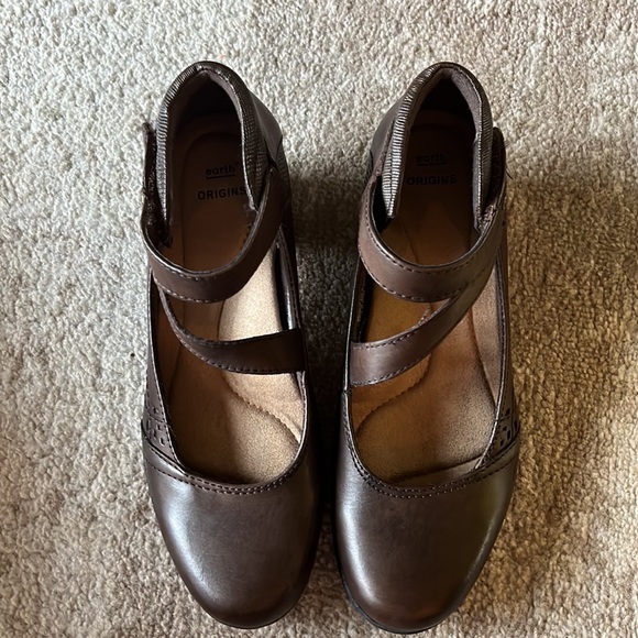 Earth Origins SZ 8.5 cute maryjane style shoes. Preowned in excellent condition - Picture 2 of 8